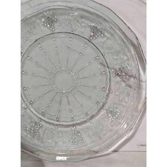 Arcoroc France Green Depression (12) Glass Grapevine Salad Plates 8" Diameter - Picture 3 of 7